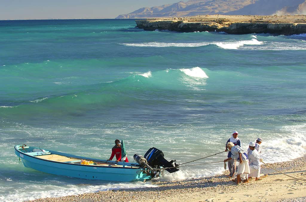 Strand Oman, Boot Oman